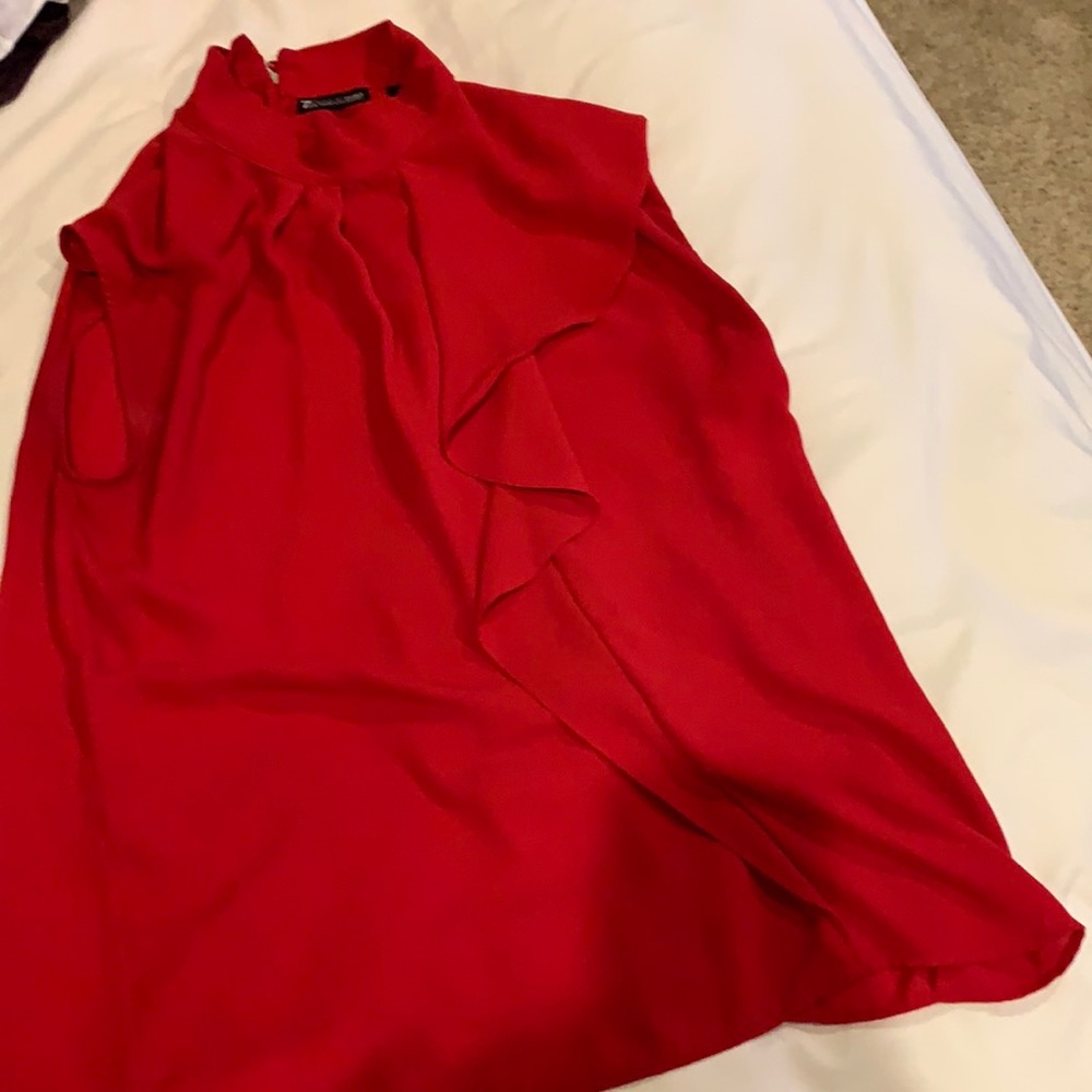 Sleeveless red nice top!